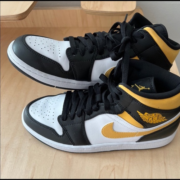 jordan 1 mid Brand New - Picture 3 of 3
